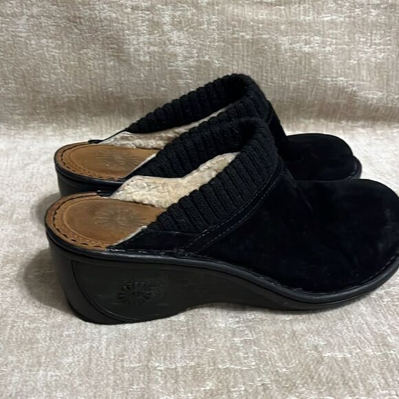 UGG Black Wedge Mules Slip-On - Picture 5 of 9